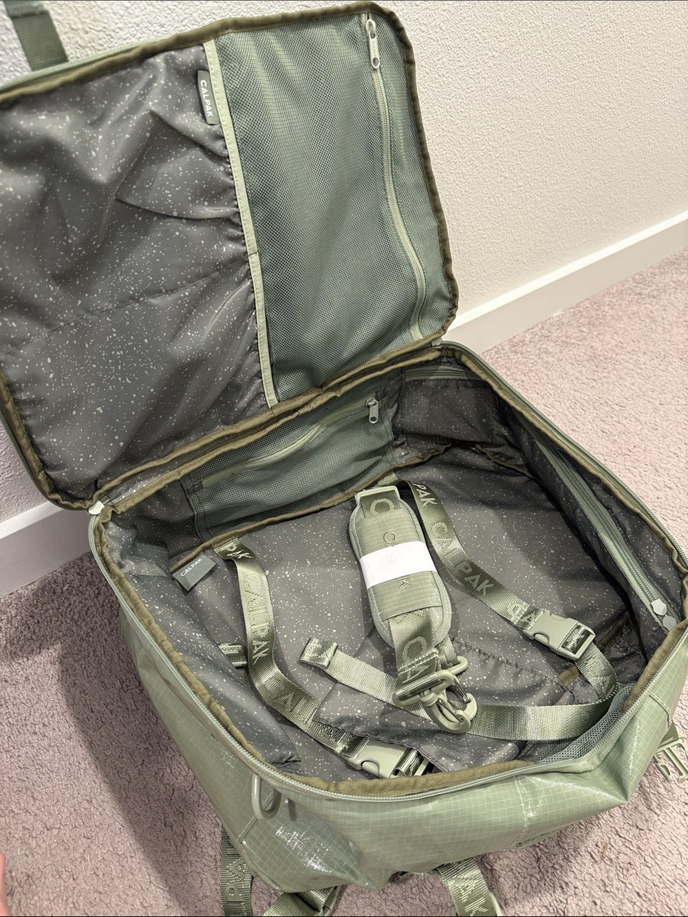 CALPAK Terra 26L Laptop Duffel Backpack in Juniper - Picture 4 of 6